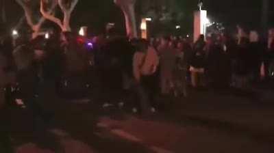 Skateboarders doing kick flips in front of the popo at the Shanghai protests haha 🛹