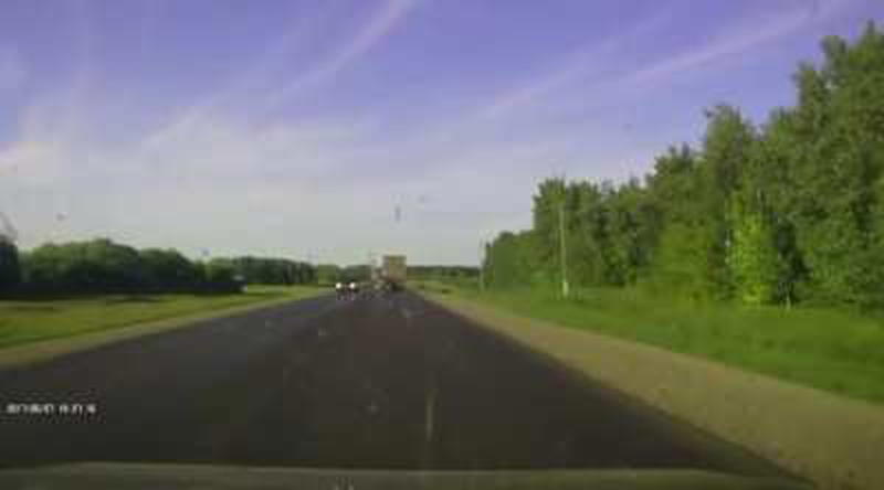 Radio pauses then plays after accident (C 0:22 