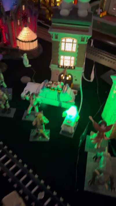 A very simple layout for a very Spookytown