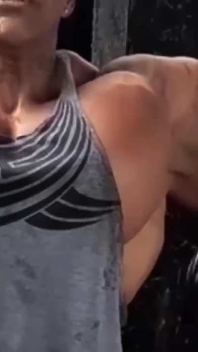 Guy thinks he's the biggest bodybuilder ever 😵