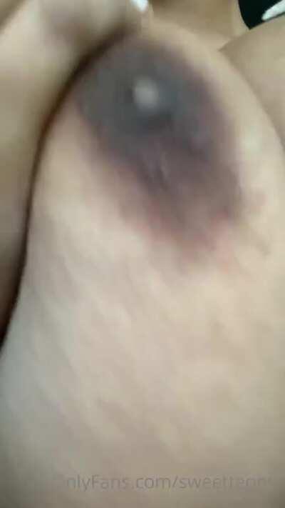 Titties taking up the screen 😬😩🔥