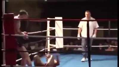 Considerable size difference in this fight. What a finish!