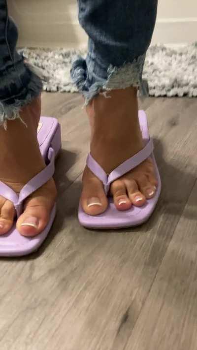 I love the way my Frenchies look in Flip Flops. Splash 💦 Ready