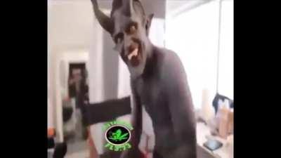 A̴ ̵w̸i̵t̵c̶h̵ ̷p̶r̸a̷c̶t̷i̵c̷e̵d̴ ̸Y̴e̴m̵e̴n̴i̵ ̵m̷a̸g̶i̵c̵ ̵t̸o̶ ̴s̸i̸g̴n̷ ̷a̶ ̵y̶o̴u̷n̷g̶ ̶m̵a̷n̷ ̶t̸o̷ ̵j̷o̷i̸n̶ ̷I̸S̸I̸S̸.̴