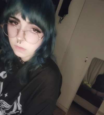 hey what are you looking at? ignore the mirror my face's right here :3