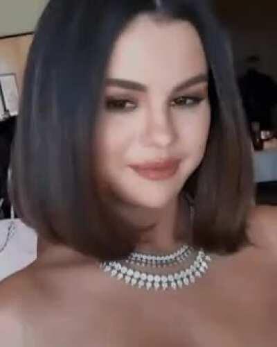 Selena cleavage and kisses