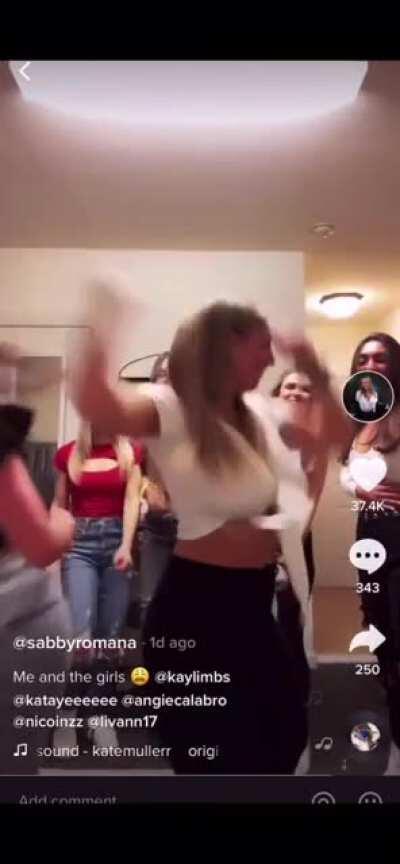 Sabby showing off a lil in slo mo