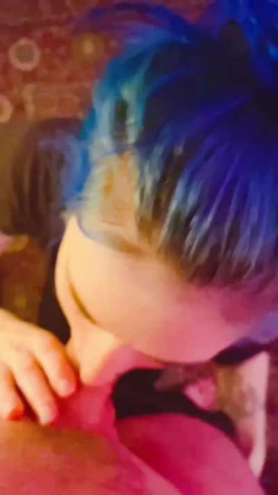 [/r/GirlsFinishingTheJob] Would you be my daily face cream dispenser?