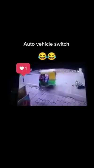 Auto me baithne ka tarika thoda cezual h.