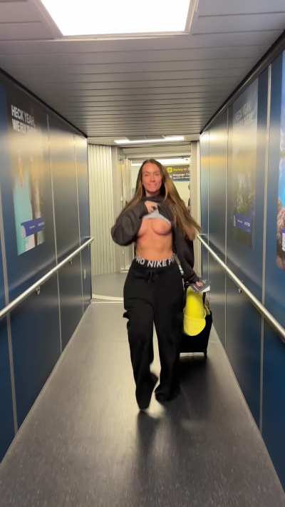 Dared to flash on the jetway [f]