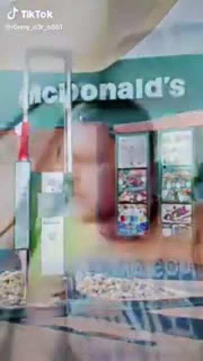 Versteht ihr? Schicken/Chicken 🤣🤣🤣🤣 Die ossis mal wieder 🤪🤪🤪😂🤪😂🤣🤣