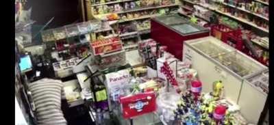 Robber cuts Store Owner while robbing him