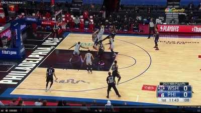 [Highlight] Embiid starts off with a 1 foot fadeaway