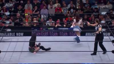 Saraya knocked out by the smallest girl