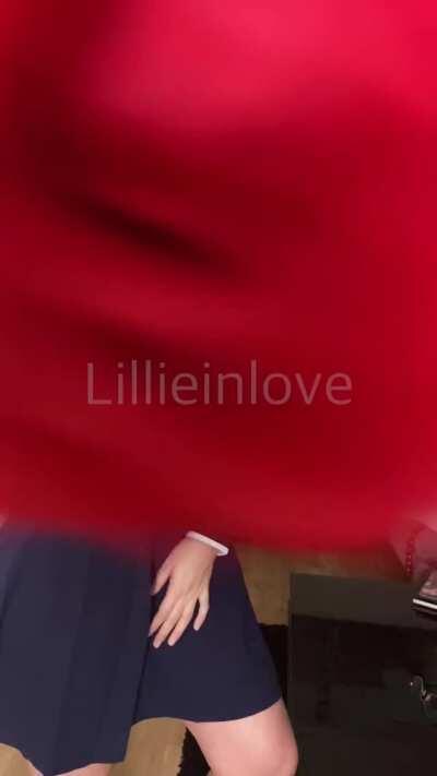 How the world see’s me VS how you guys see me.. 🌹