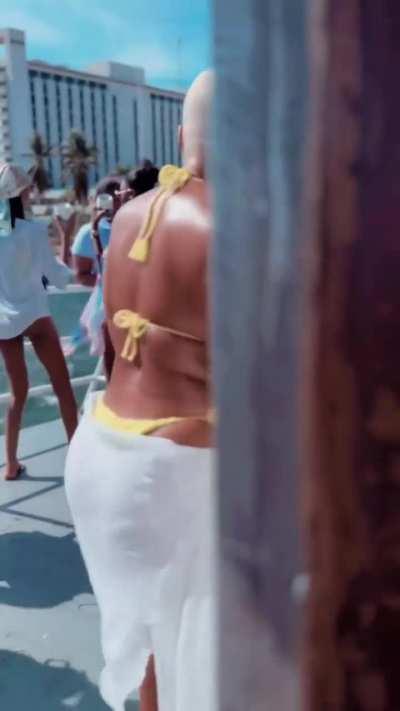 😮‍💨🤤😍😍 this bih ready to get fucked fasho 😮‍💨😮‍💨