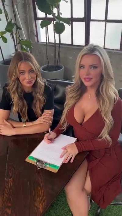 @mariewithdds on the right, but who is the girl on the left?