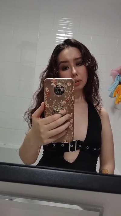 Thrifted this top and felt badass in it 🖤