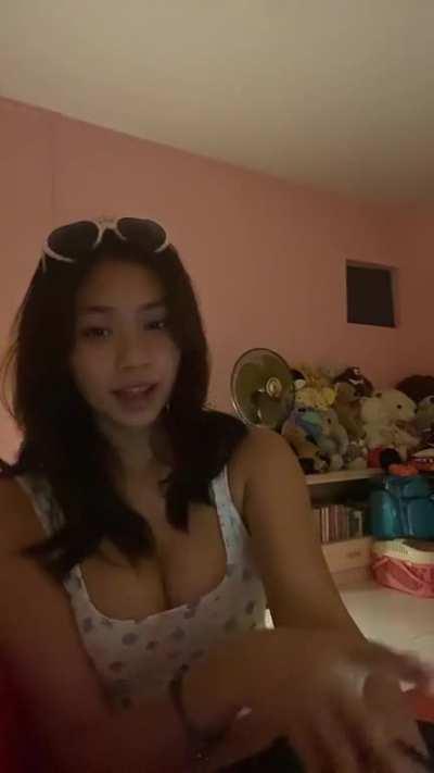 happy to see our fav slut back ;)