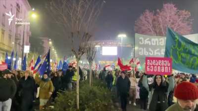 That's a lot of 🇬🇪🇪🇺Yuropean flags