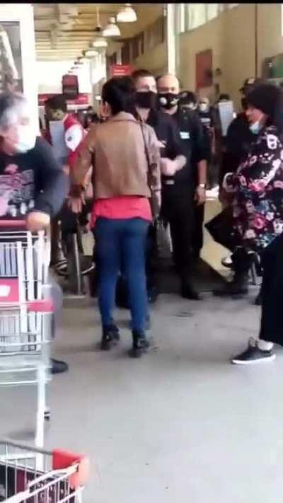 Crazy Chilean Karen kicks shopping cart, gets hit back