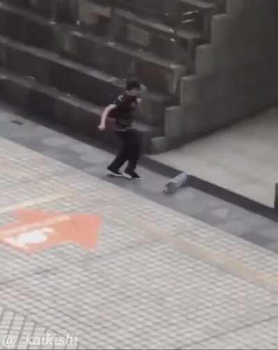 “Agora vou colocar meus estudos em dia” / eu tentando colocar meus estudos em dia: