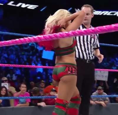 Cutie with a booty (SmackDown October 2016)