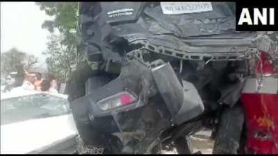 Collision of 7 vehicles on Mumbai Pune Expressway at Khopoli, 4 people injured 