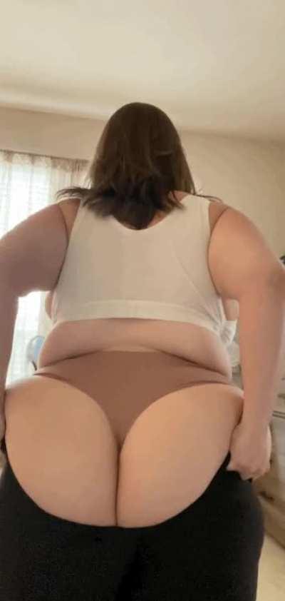 no clever caption. just look at my fat ass jiggle 😉
