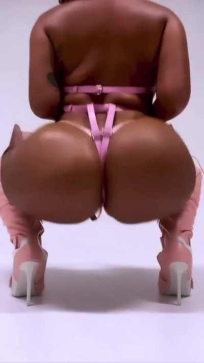 This bitch is so fuckin 🔥😍🙌🏾