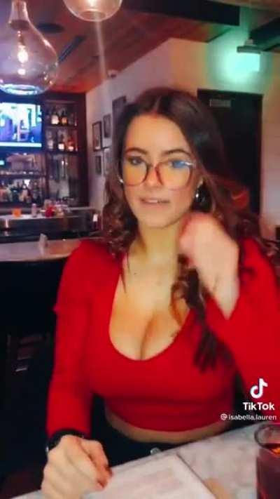 Spectacular cleavage while on a date