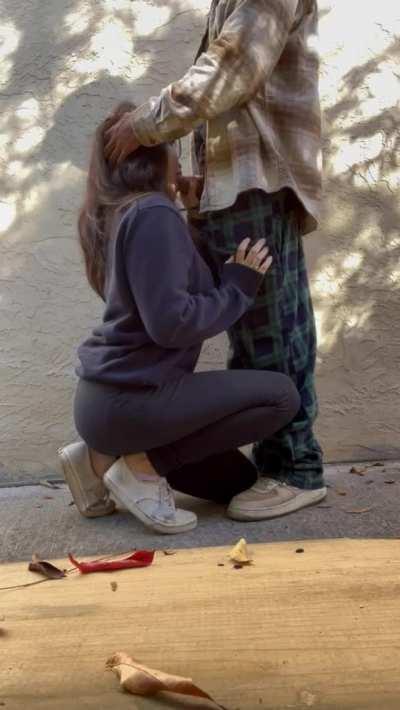 Who else likes public blowjobs? Pt 1