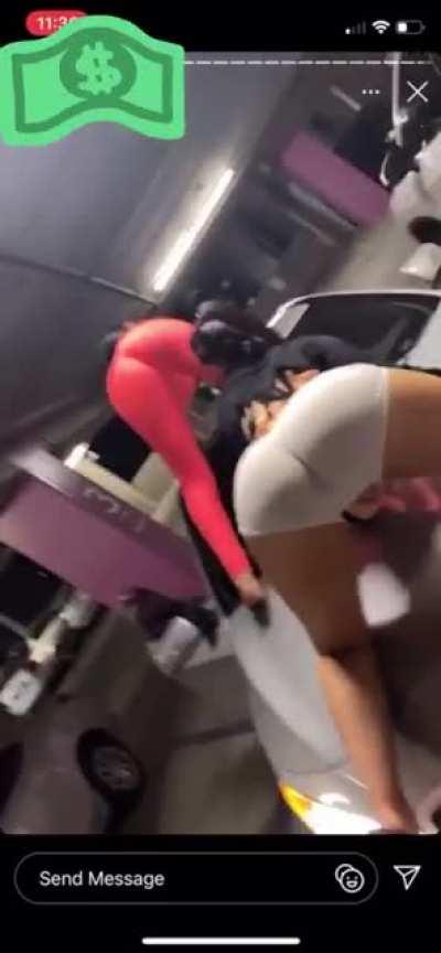 Sheeeshhhh that thang juicy asf 🥵🍑