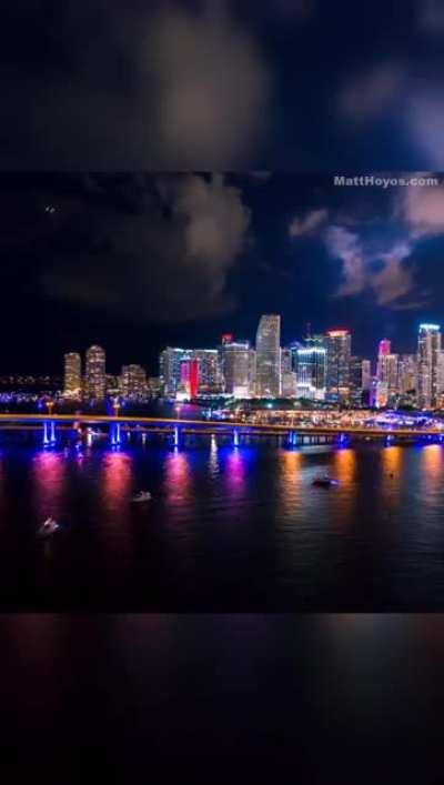 🇺🇲 245 years of independence!! My all time favorite place to watch the fireworks in Miami is at Bayfront Bayside park. But unfortunately there will be no show in Bayside tonight for the second year in a row. Luckily I perfectly captured the last one that 