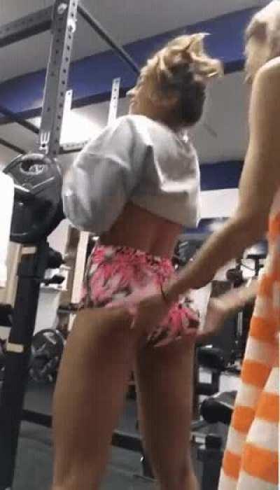 Booty slaps by Alissa Violet | Snapchat February 2019