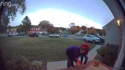 Woman steals all candy from multiple homes, gets caught in ring, blames child