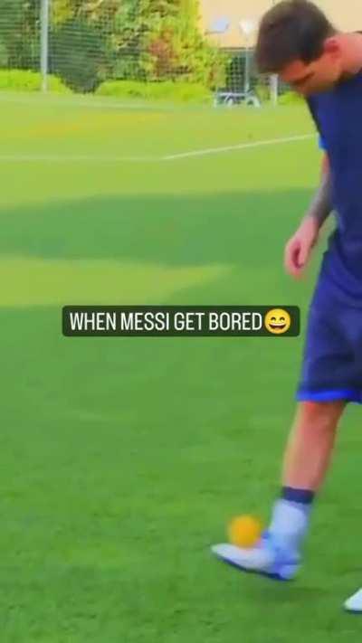 Messi hace todo bien