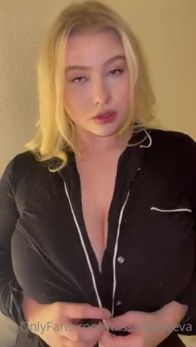 anyone here has subbed her onlyfans.