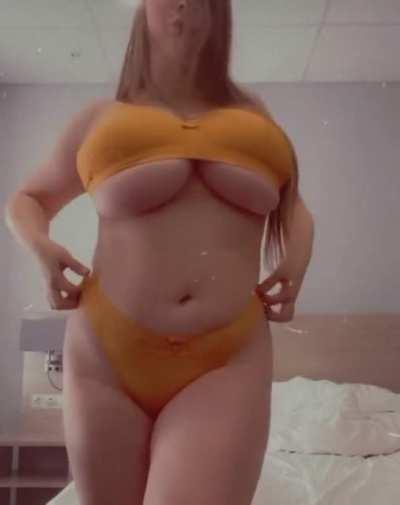 Lucy cow’s new video 🐮🐮 who want to suck those