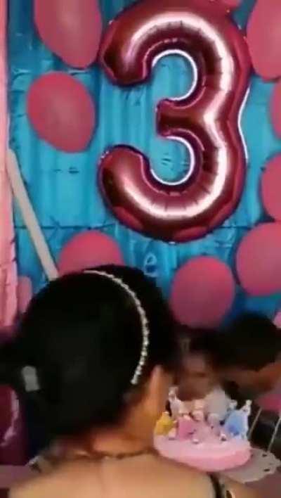 Who’s in the wrong here? 🤔