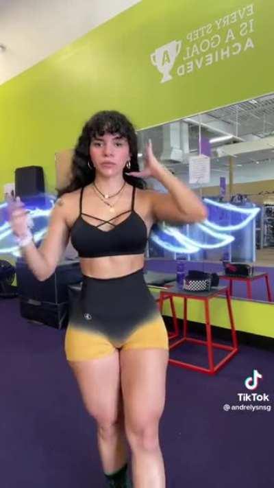 I love me a fit woman 😮‍💨