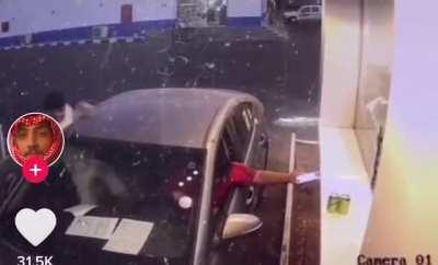 والله ما تدفع