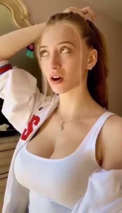 jesus look at those tits