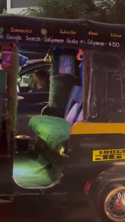 Bravo to his confidence & creativity. Since I live in Delhi, I must admit that I rarely witness such brilliance in my city. God Bless Him. 🙏🏻🙏🏻