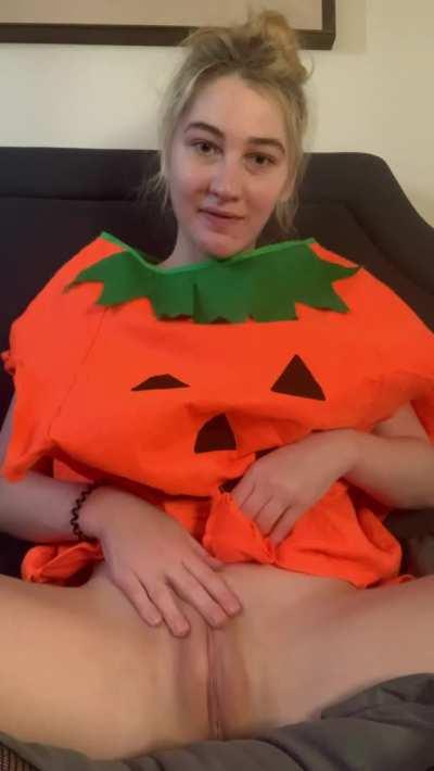 Happy Halloween! Hope you like pumpkins ;)