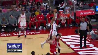 [Highlight] Sengun with the pinpoint lob over Vucevic to KJ Martin for the slam!