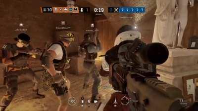 Fidget spinners be like