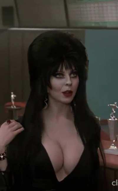 Cassandra Peterson (Elvira: Mistress of the Dark, 1988)
