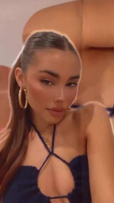 Madison is a pro at teasing with her tits and these underboobs look so fine 😍🤤