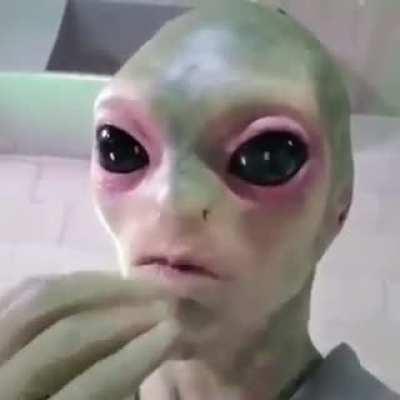 👽